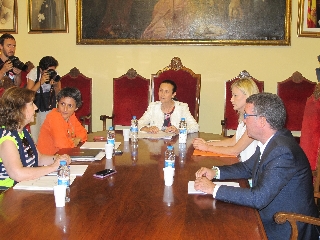 La presidenta del TSJCV Pilar de la Oliva; las vocales del CGPJ Mar Cabrejas y Carmen Llombart; y la consellera de Justicia, Gabriela Bravo